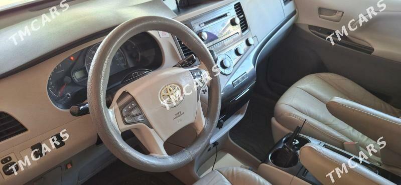 Toyota Sienna 2012 - 270 000 TMT - етр. Туркменбаши - img 3