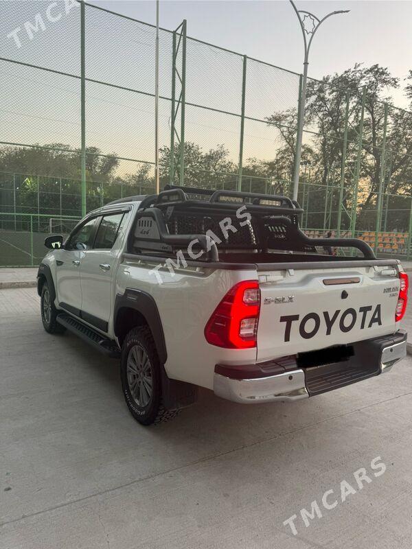 Toyota Hilux 2022 - 610 000 TMT - Aşgabat - img 3