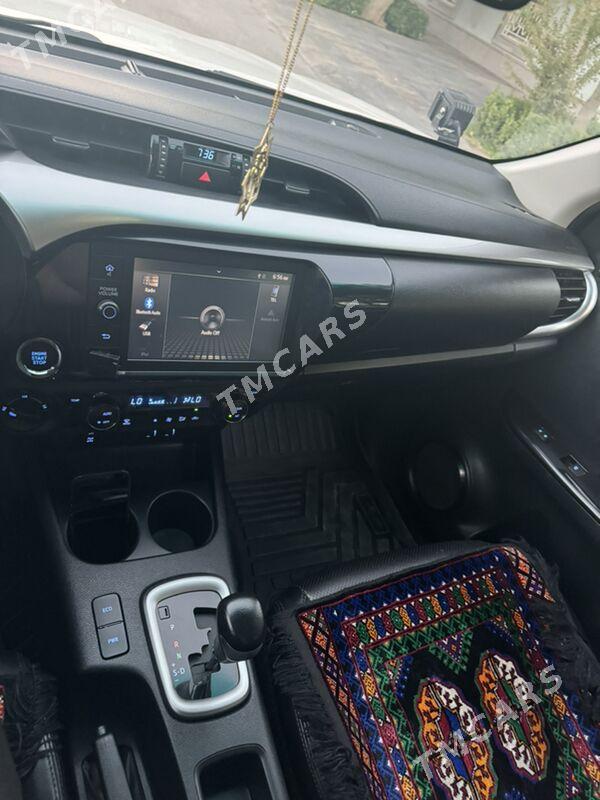 Toyota Hilux 2022 - 610 000 TMT - Aşgabat - img 2