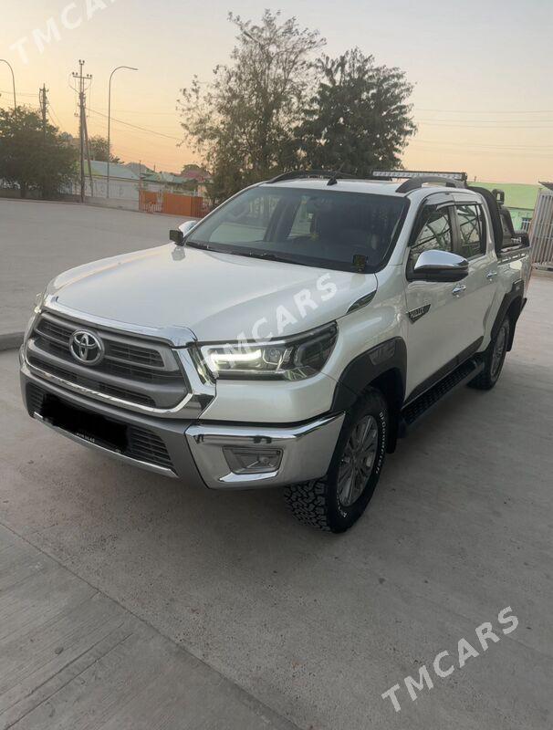 Toyota Hilux 2022 - 610 000 TMT - Aşgabat - img 4