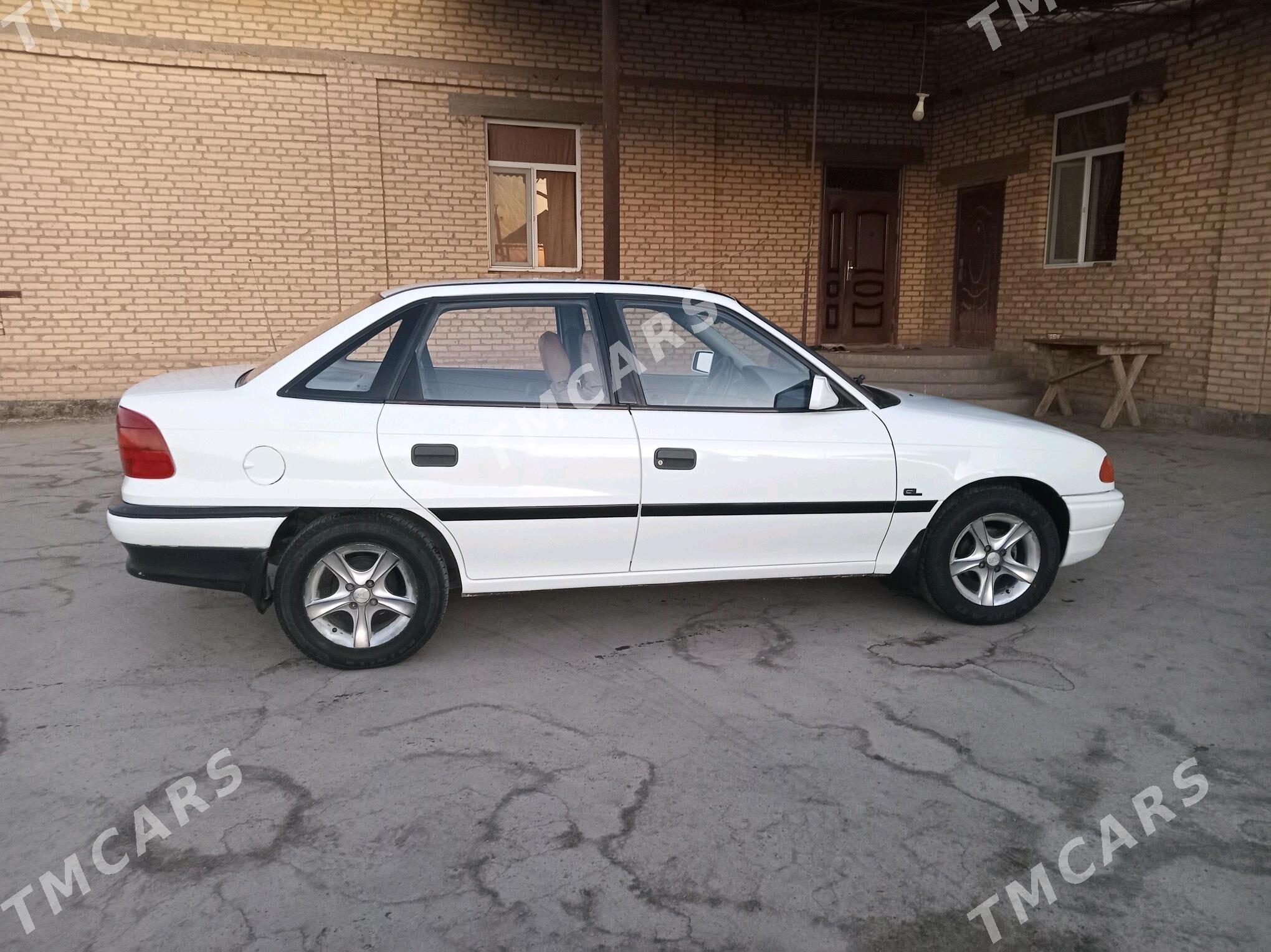 Opel Astra 1992 - 48 000 TMT - Сакар - img 3