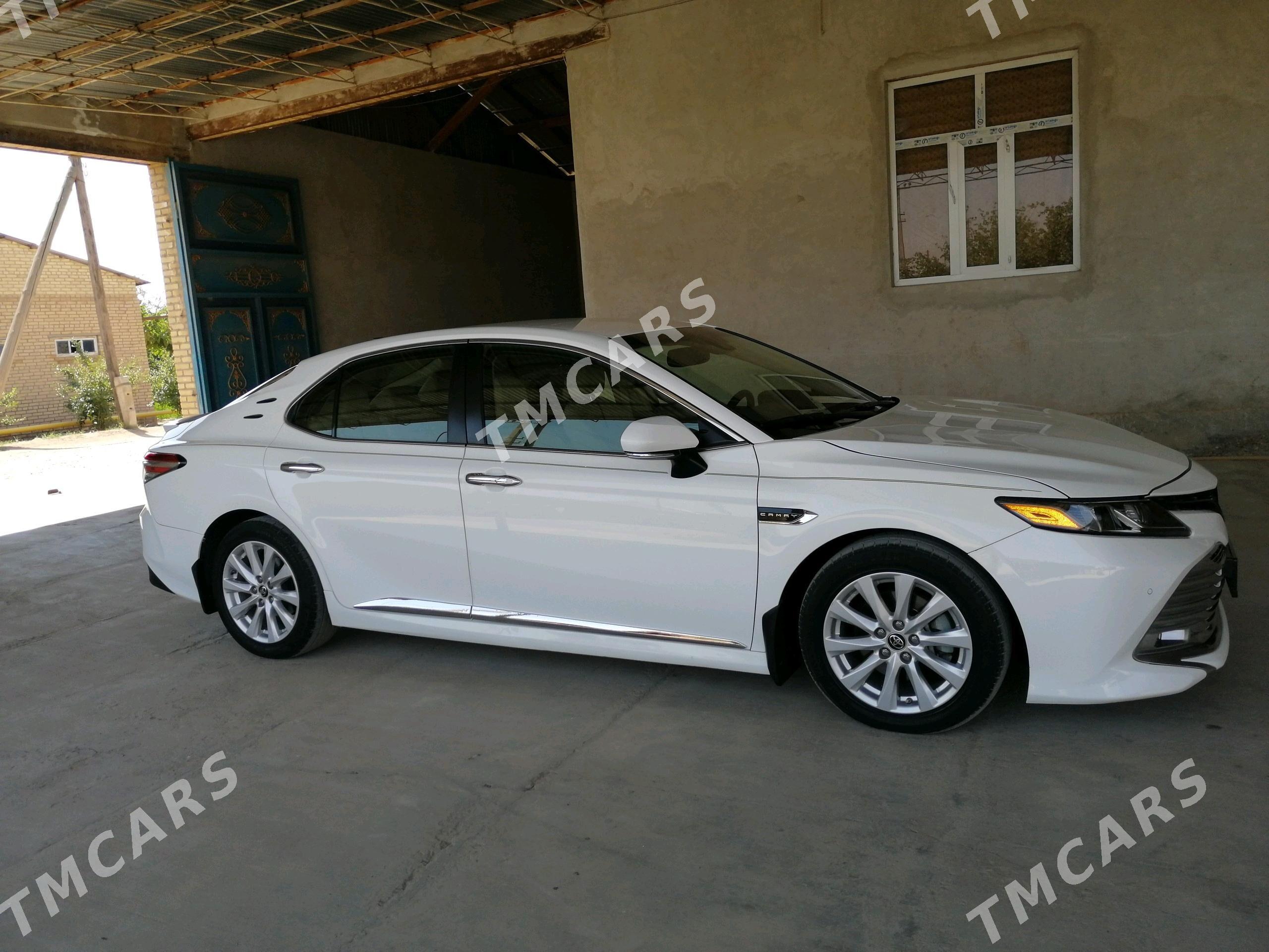 Toyota Camry 2018 - 320 000 TMT - Саят - img 3
