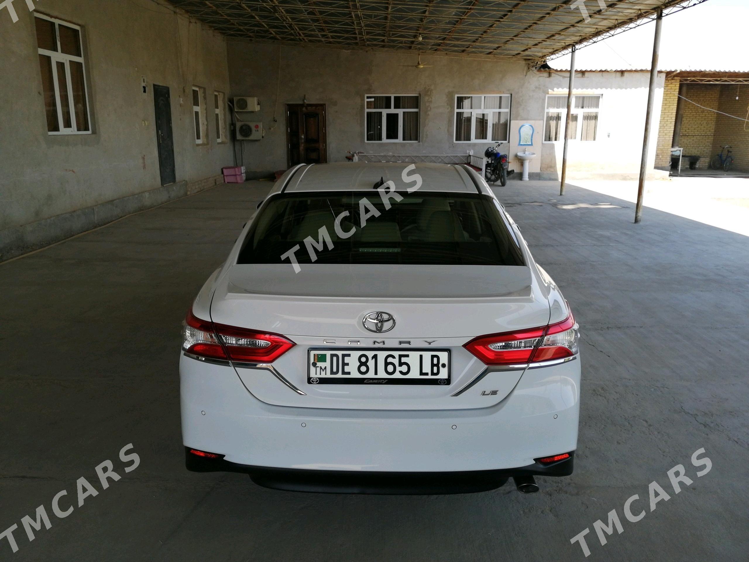 Toyota Camry 2018 - 320 000 TMT - Саят - img 4