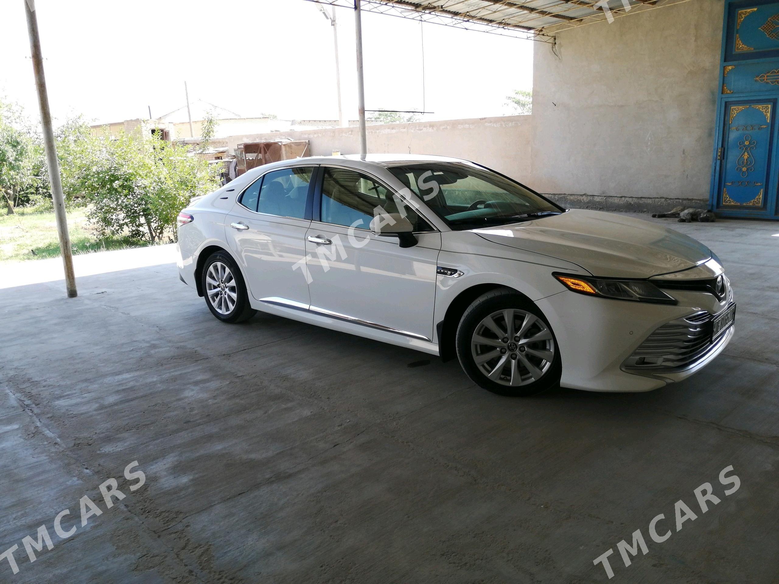 Toyota Camry 2018 - 320 000 TMT - Саят - img 9