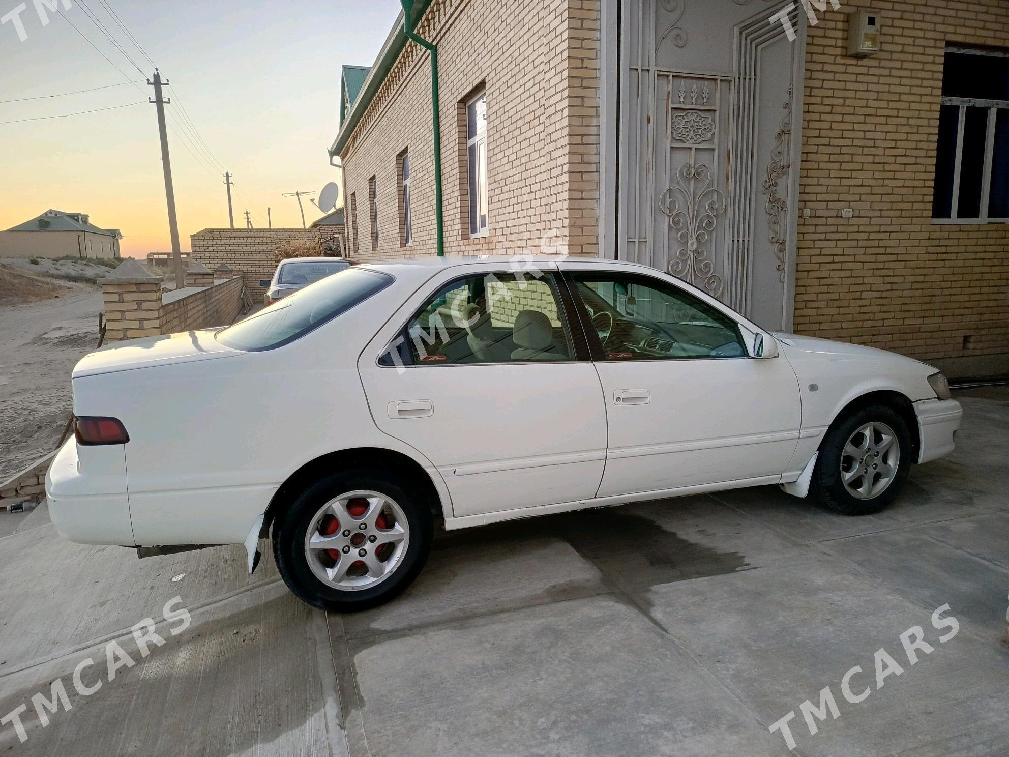 Toyota Camry 1998 - 96 000 TMT - Halaç - img 3