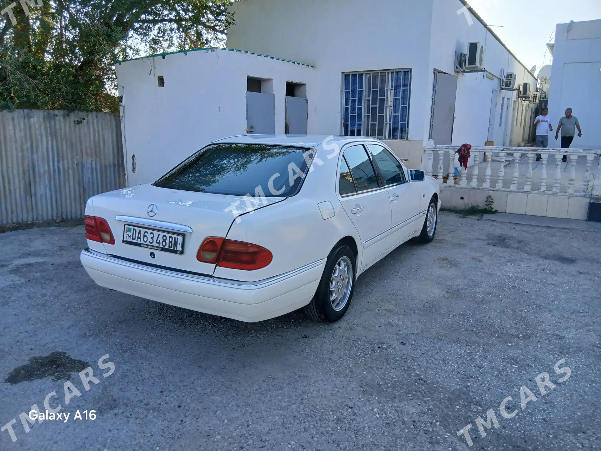 Mercedes-Benz C320 1997 - 75 000 TMT - Балканабат - img 4