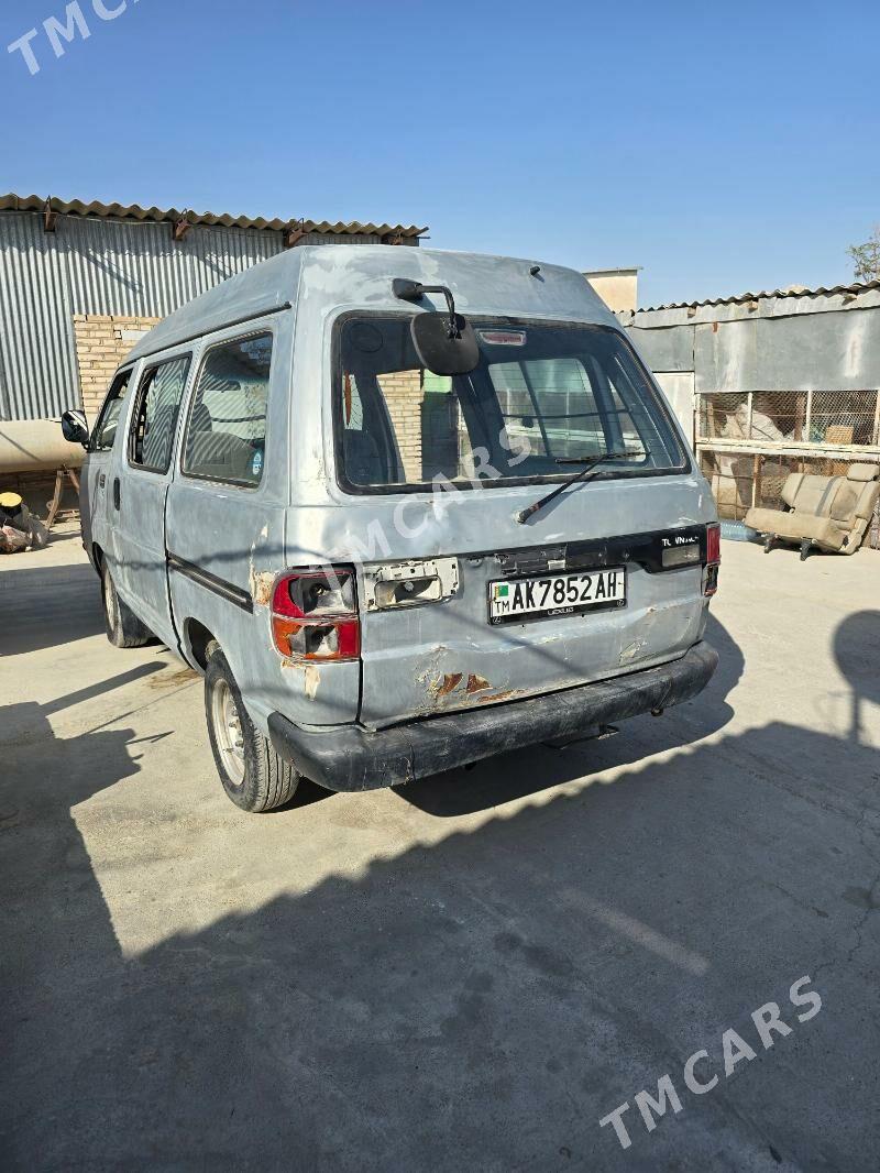 Toyota Town Ace 1997 - 16 000 TMT - Яшлык - img 4