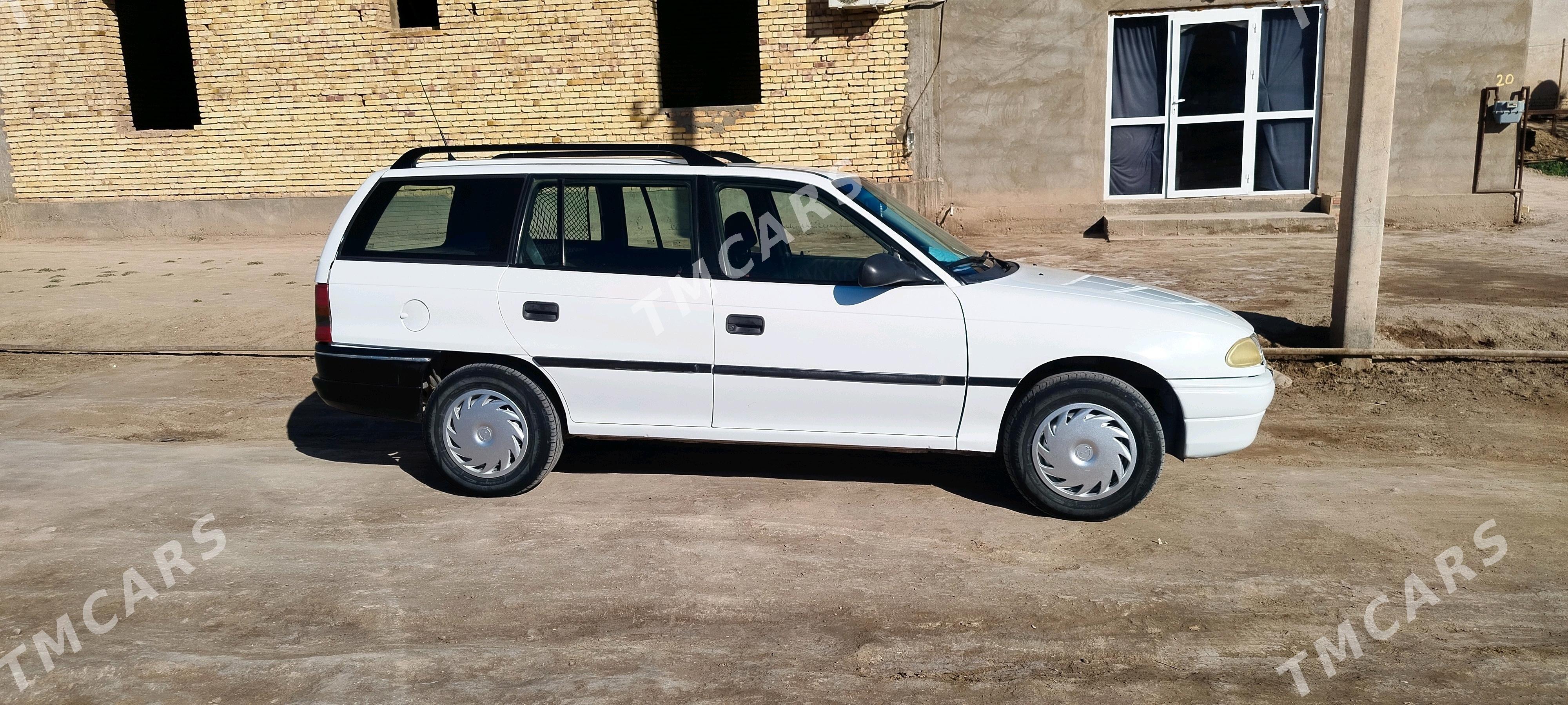 Opel Astra 1995 - 42 000 TMT - Гурбансолтан Едже - img 3
