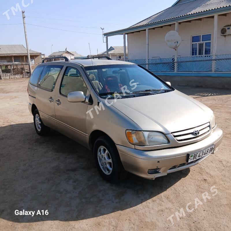 Toyota Sienna 2001 - 140 000 TMT - Эсенгулы - img 3