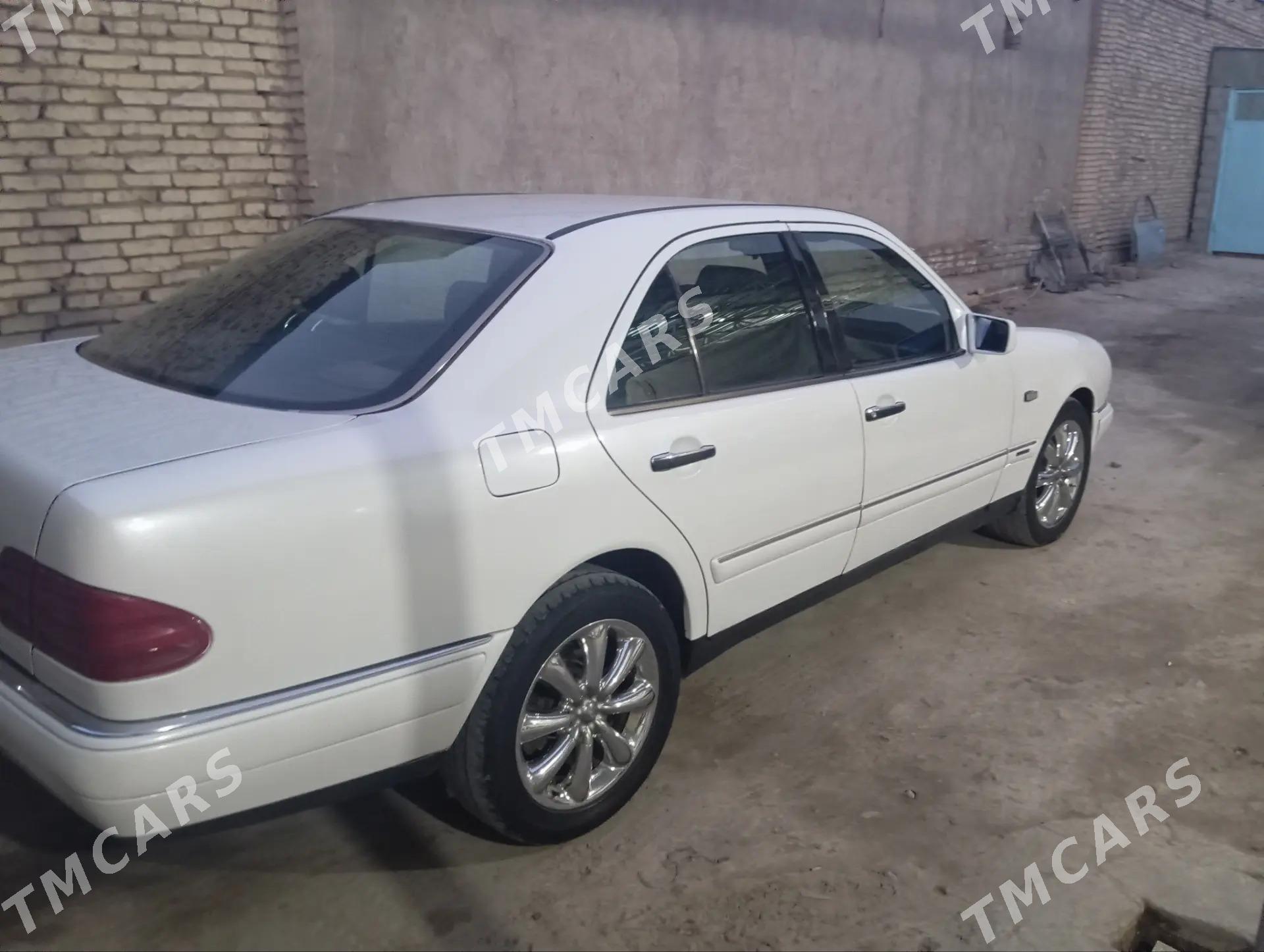 Mercedes-Benz E320 1998 - 64 000 TMT - Mary - img 2