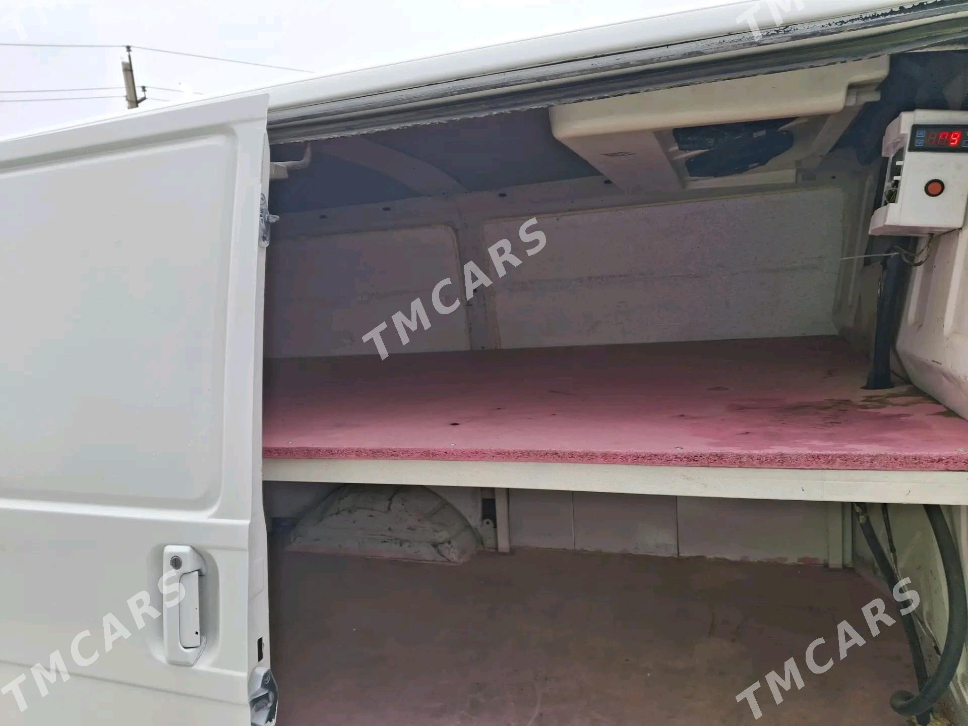 Toyota Hiace 2002 - 120 000 TMT - Mary - img 3