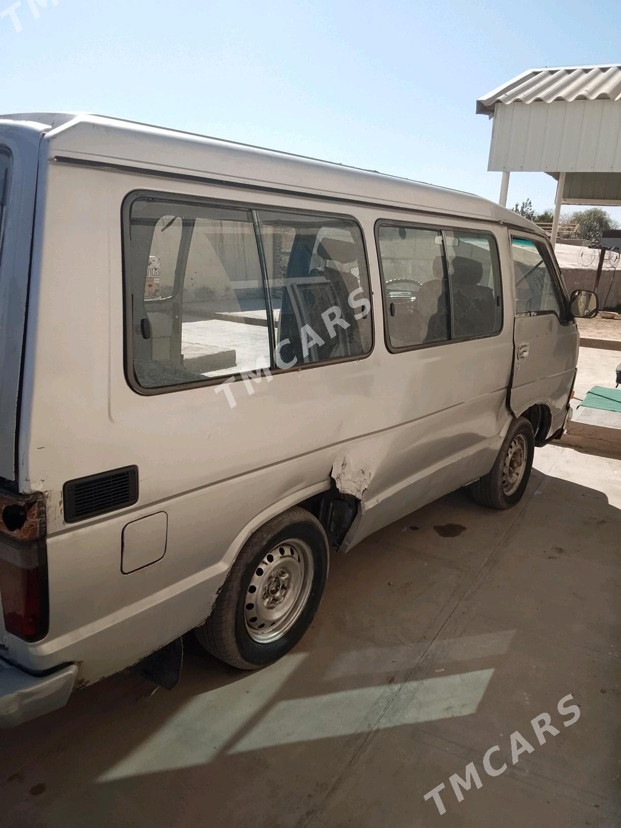 Toyota Hiace 1987 - 20 000 TMT - Мары - img 4