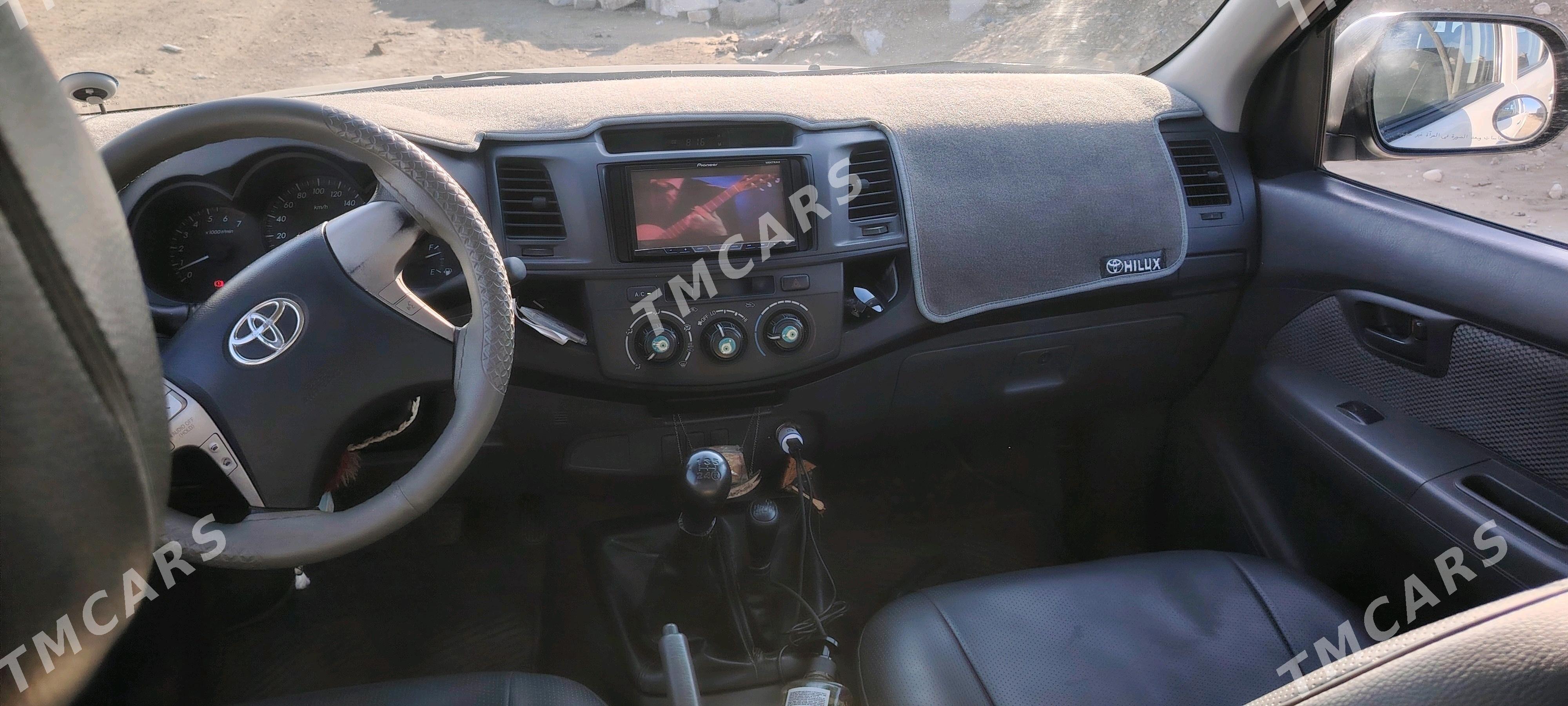 Toyota Hilux 2014 - 395 000 TMT - Hazar - img 6