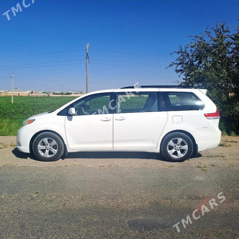 Toyota Sienna 2011 - 270 000 TMT - Mary - img 2