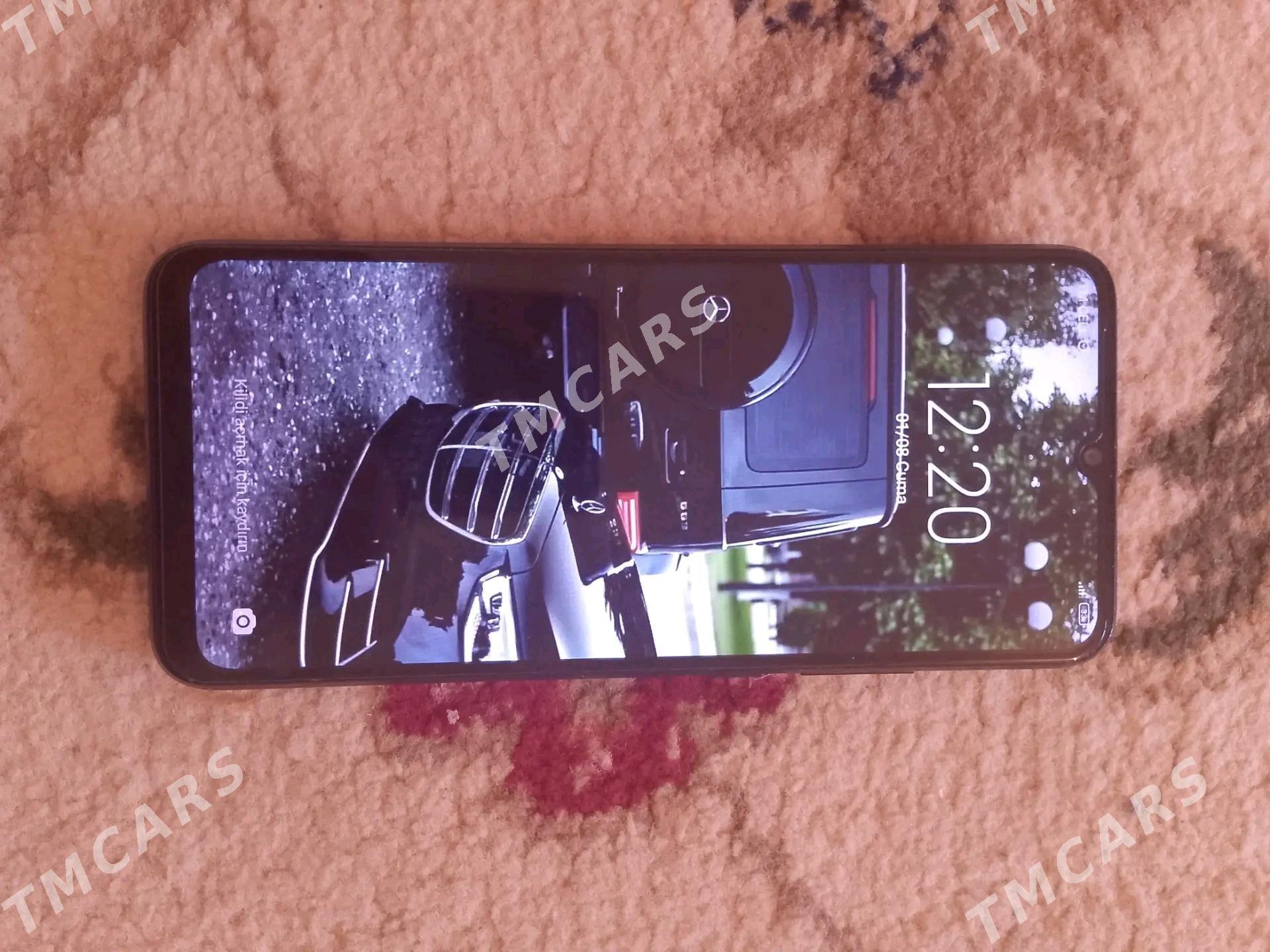 poco c40 - Гаудан "В" - img 2