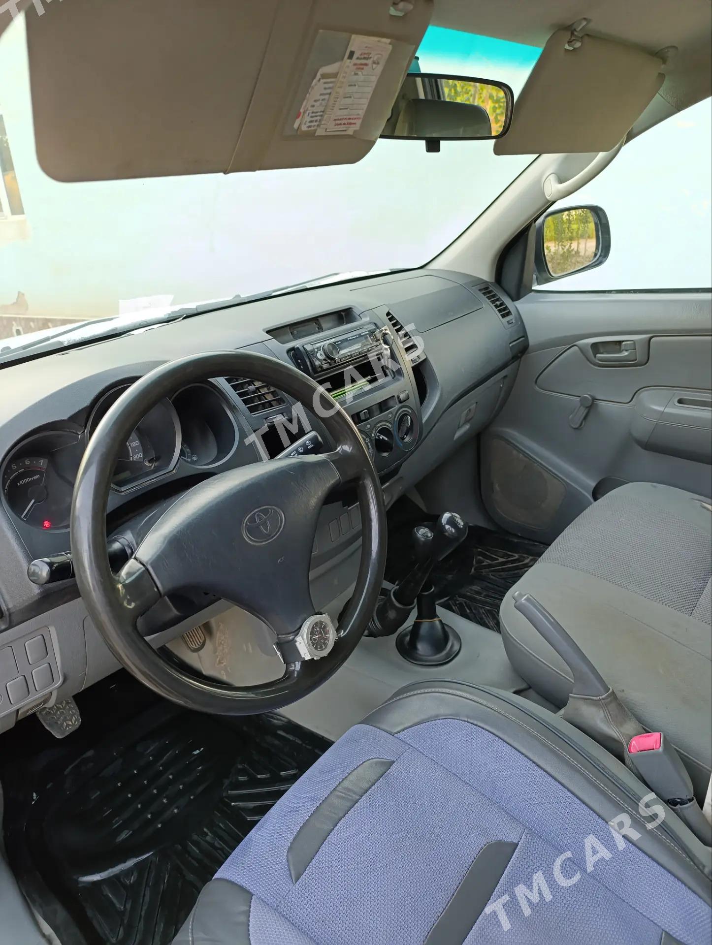Toyota Hilux 2006 - 240 000 TMT - Gubadag - img 2