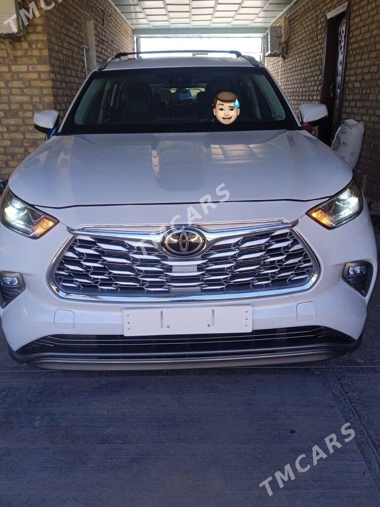 Toyota Highlander 2022 - 500 000 TMT - Халач - img 4