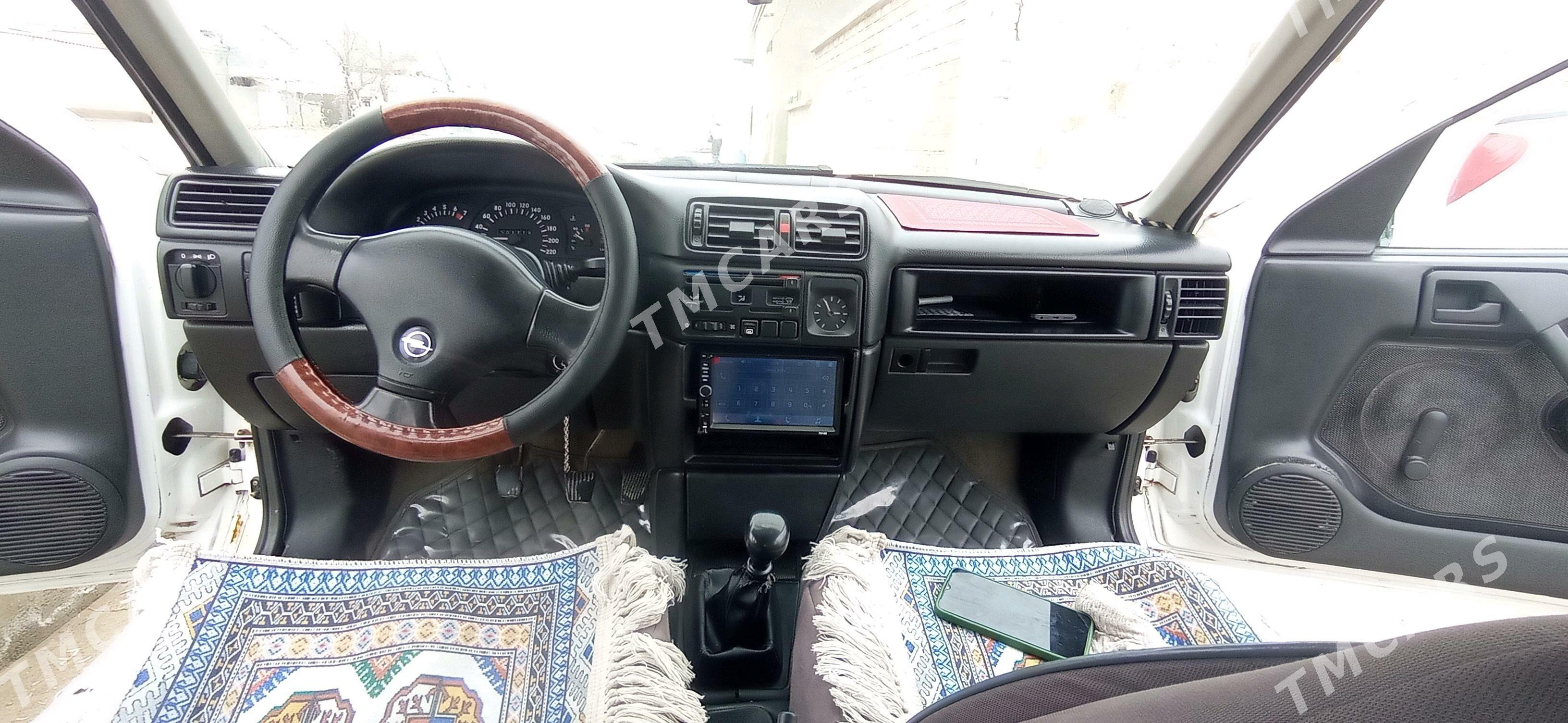 Opel Vectra 1991 - 30 000 TMT - Бахарден - img 6