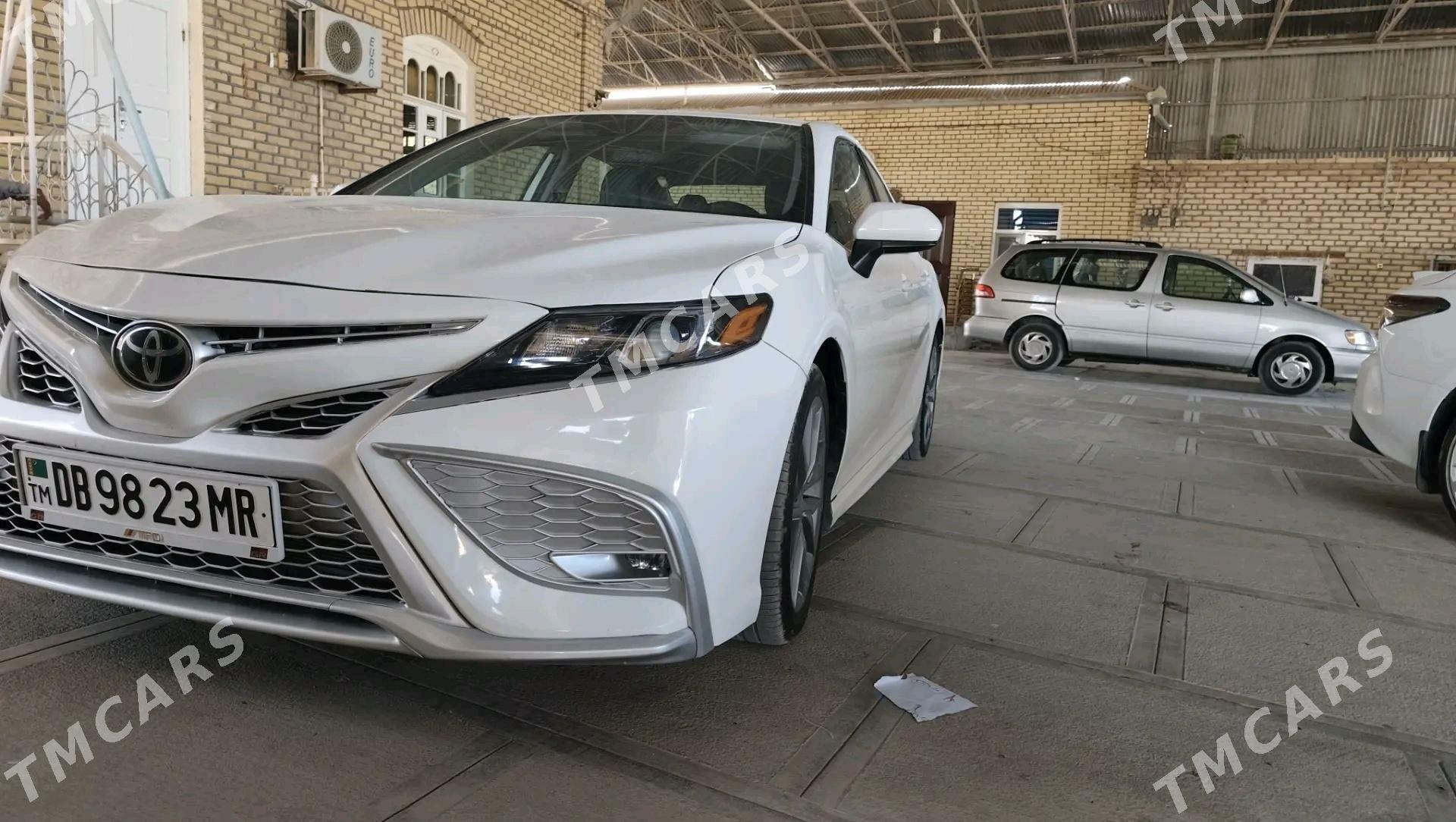 Toyota Camry 2021 - 285 000 TMT - Мургап - img 4