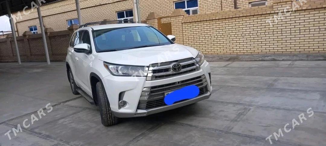 Toyota Highlander 2017 - 400 000 TMT - Мары - img 4