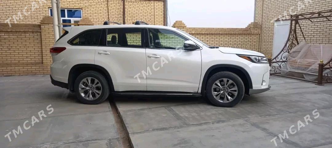 Toyota Highlander 2017 - 400 000 TMT - Мары - img 3