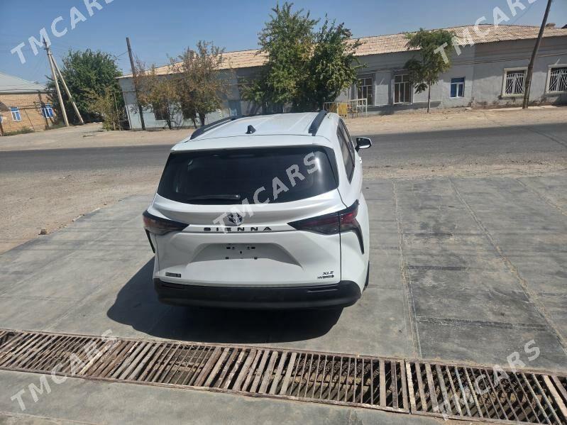 Toyota Sienna 2024 - 600 000 TMT - Мары - img 3
