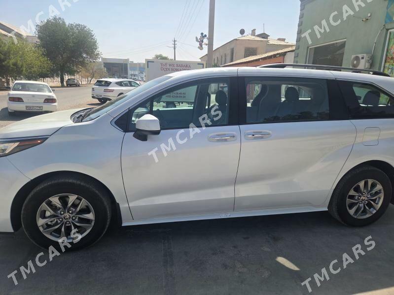 Toyota Sienna 2024 - 600 000 TMT - Мары - img 4