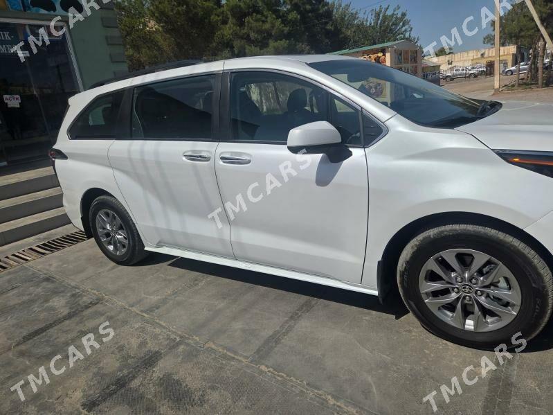 Toyota Sienna 2024 - 600 000 TMT - Мары - img 2