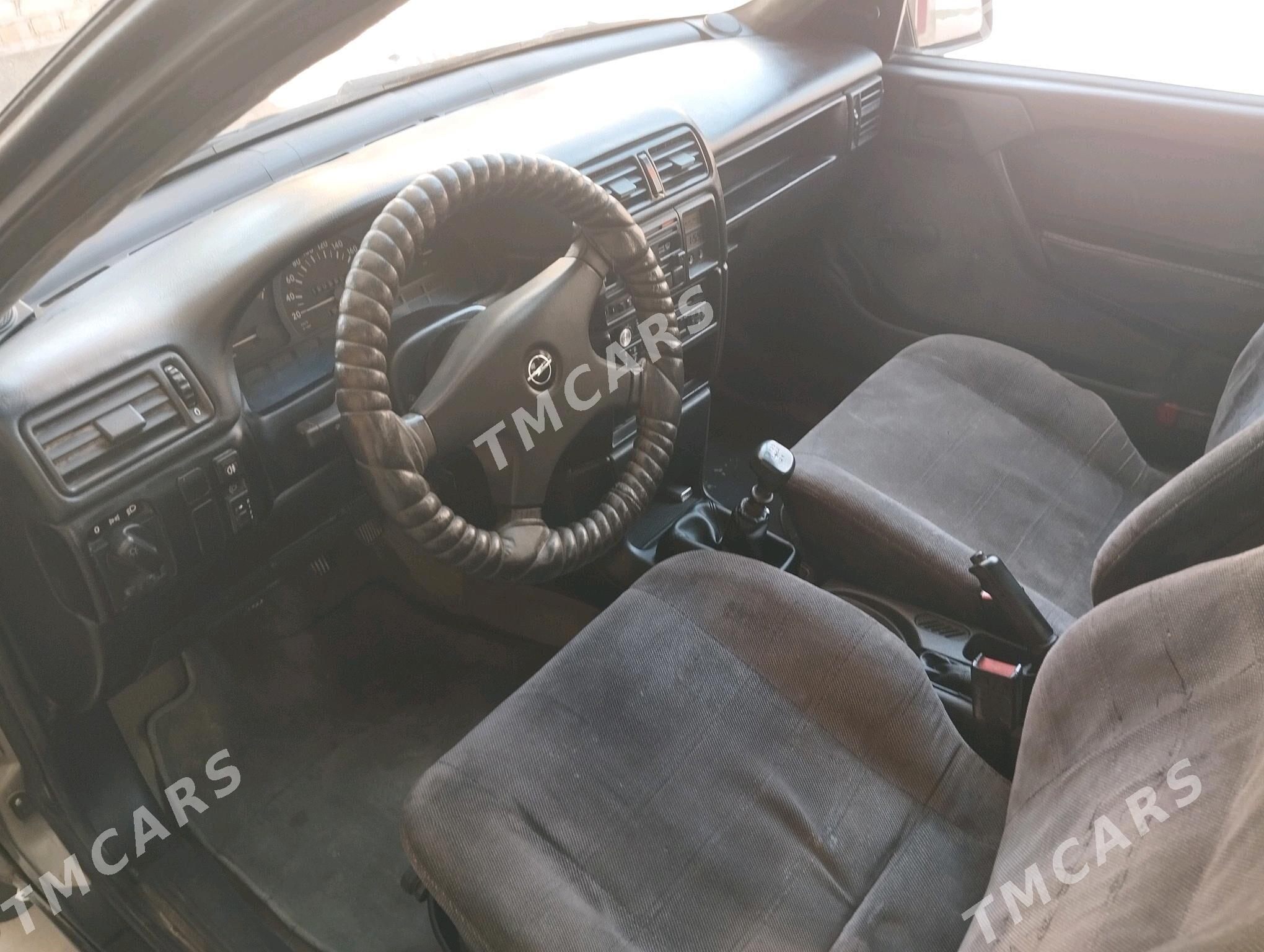 Opel Vectra 1991 - 43 000 TMT - Чарджоу - img 3