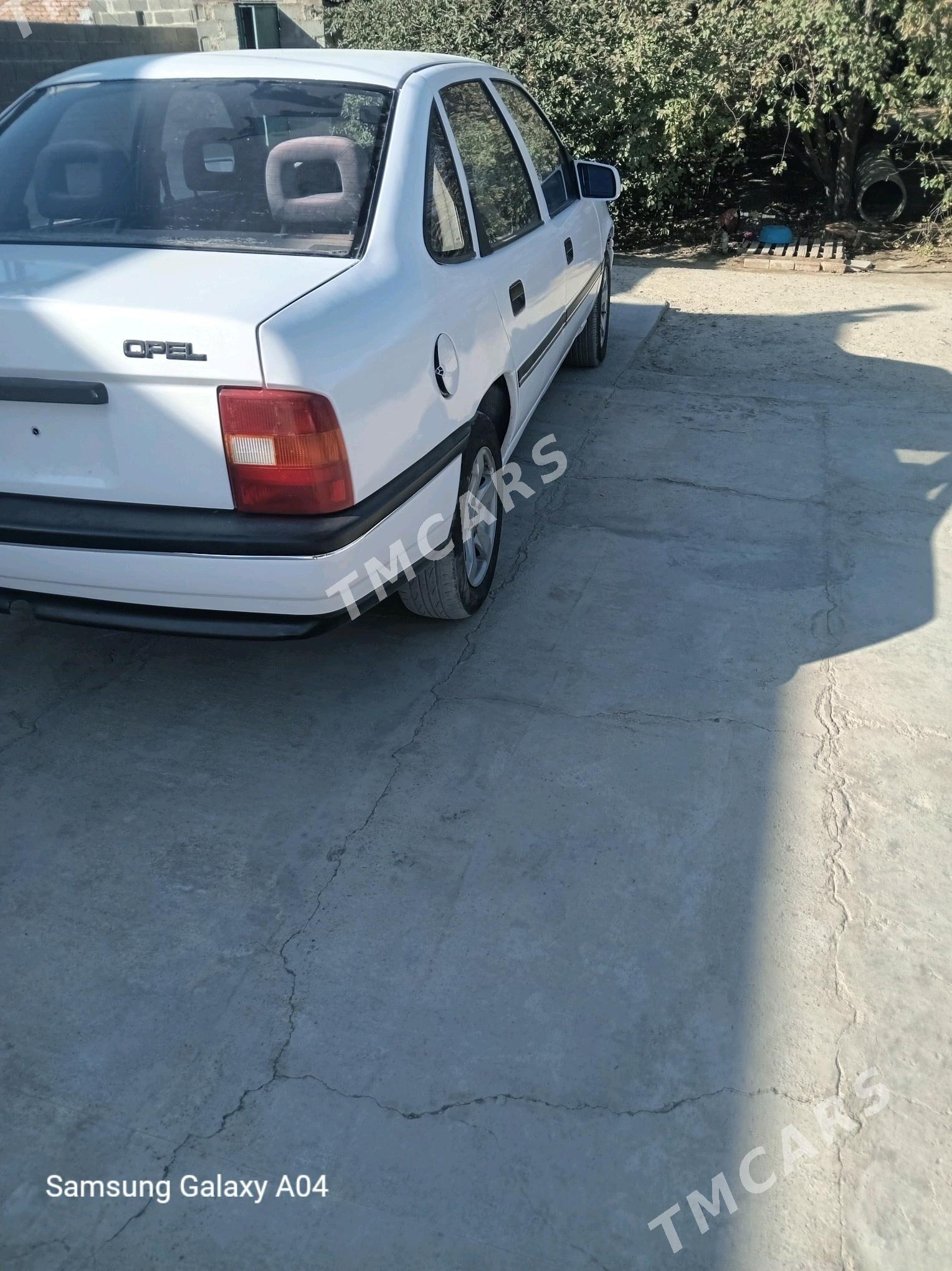 Opel Vectra 1992 - 34 000 TMT - Bäherden - img 2