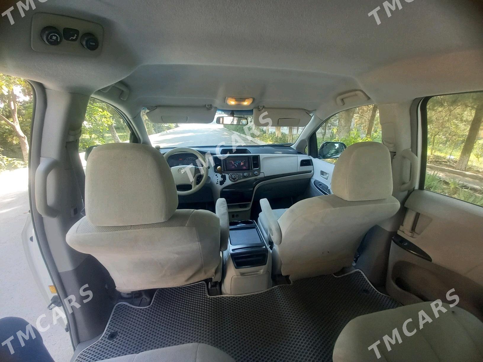 Toyota Sienna 2010 - 295 000 TMT - Мары - img 8