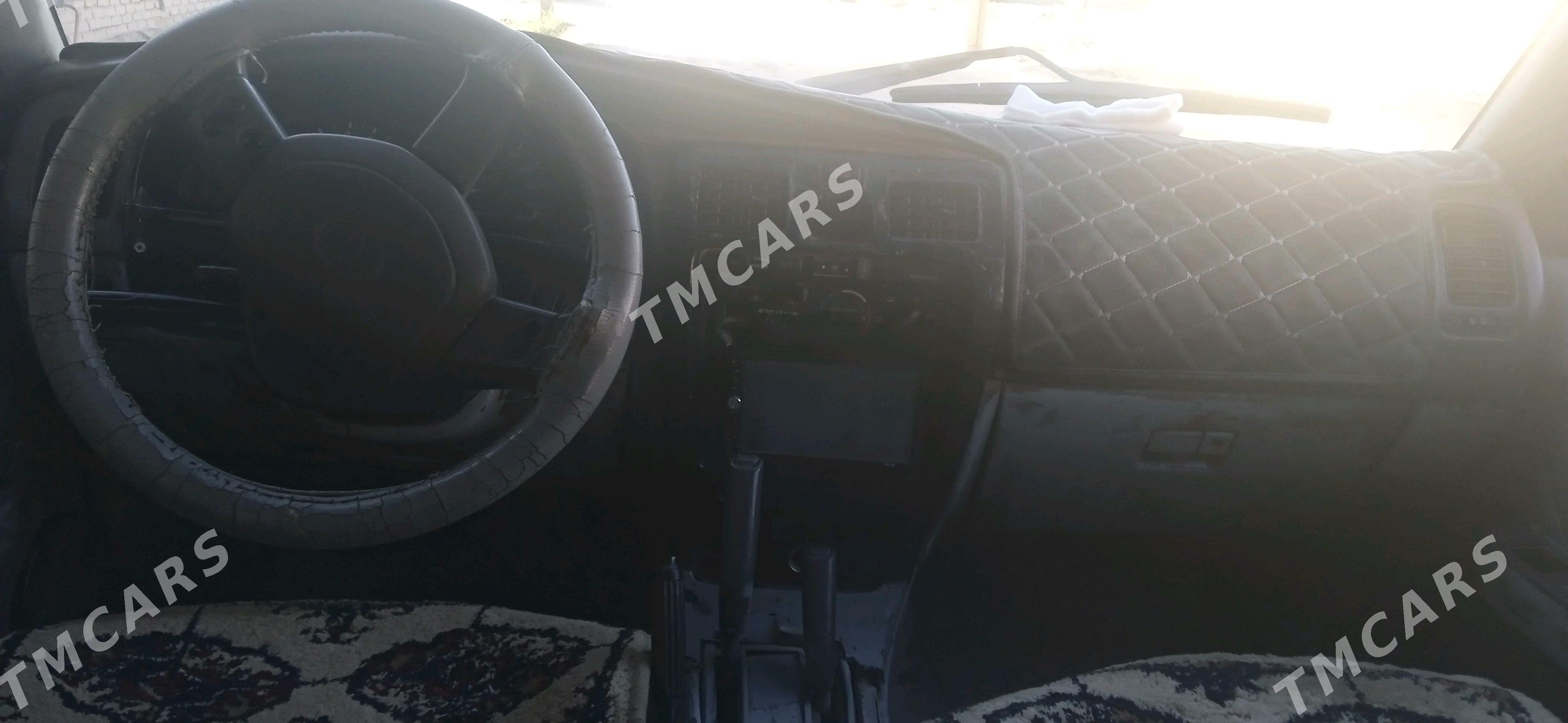 Toyota 4Runner 1993 - 60 000 TMT - етр. Туркменбаши - img 2