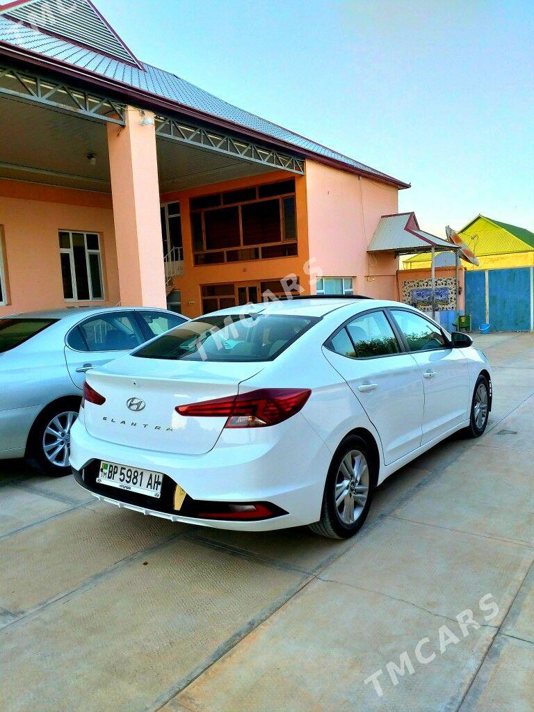 Hyundai Elantra 2020 - 255 000 TMT - Täze zaman - img 4