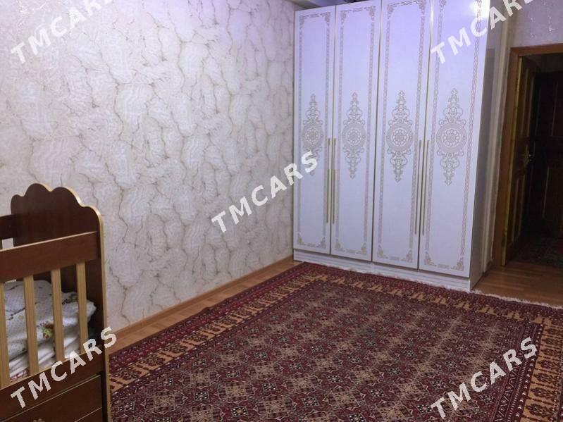 2 Комнаты центр 4/3 этаж 65м² - Kim raýon - img 3
