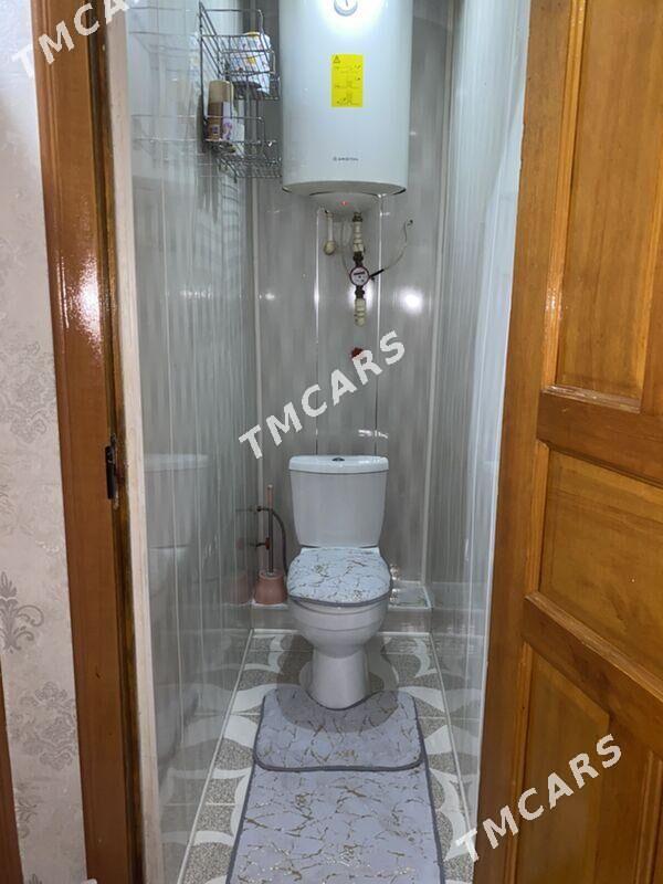 2 Комнаты центр 4/3 этаж 65м² - Kim raýon - img 2
