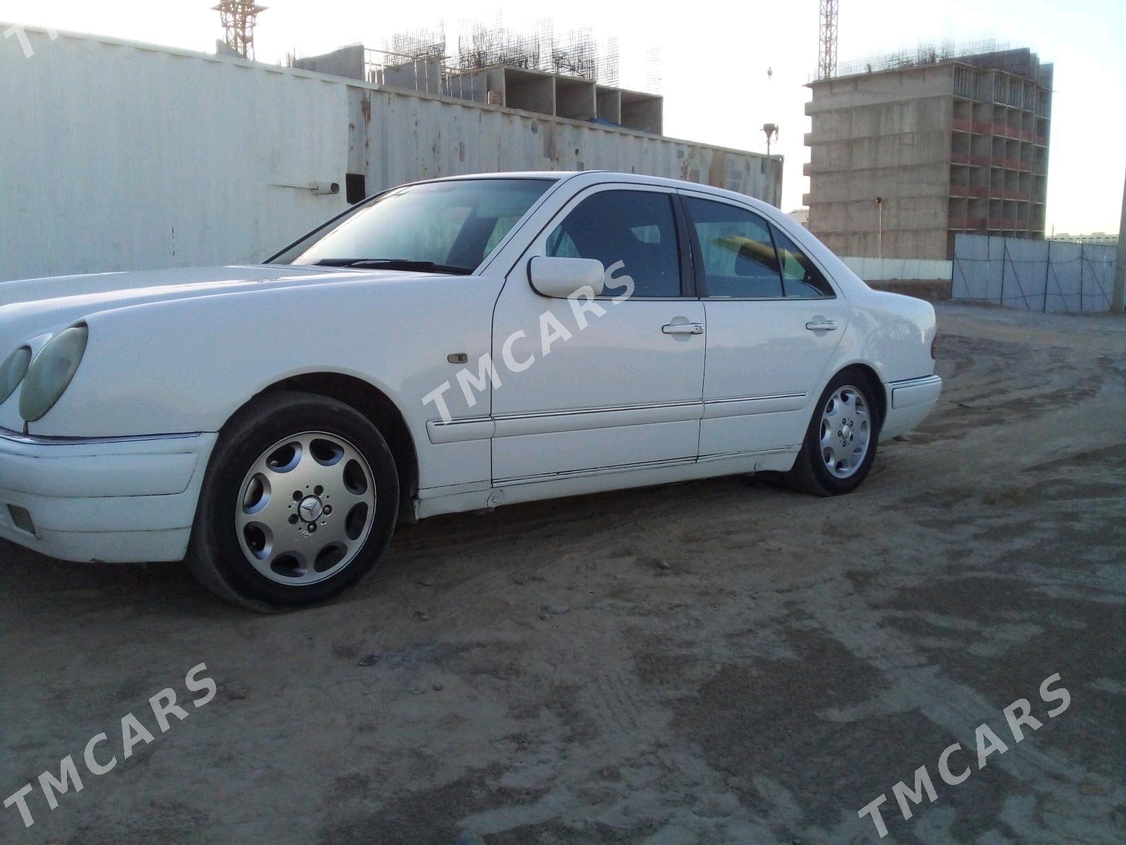 Mercedes-Benz E320 1996 - 63 000 TMT - Änew - img 5