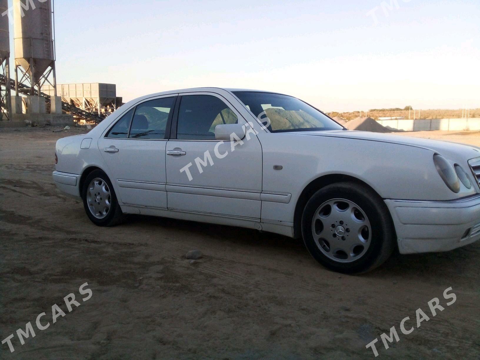 Mercedes-Benz E320 1996 - 63 000 TMT - Änew - img 4
