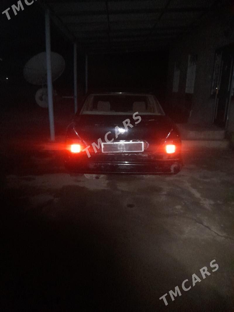 Mercedes-Benz C300 1989 - 20 000 TMT - Бабадайхан - img 4