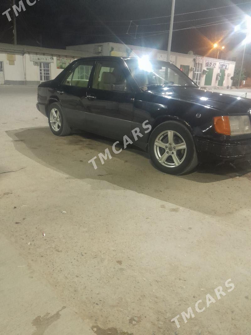Mercedes-Benz C300 1989 - 20 000 TMT - Бабадайхан - img 6