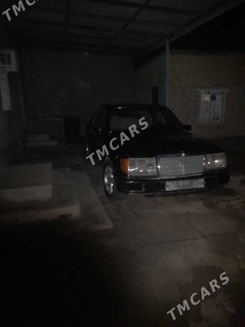 Mercedes-Benz C300 1989 - 20 000 TMT - Бабадайхан - img 5