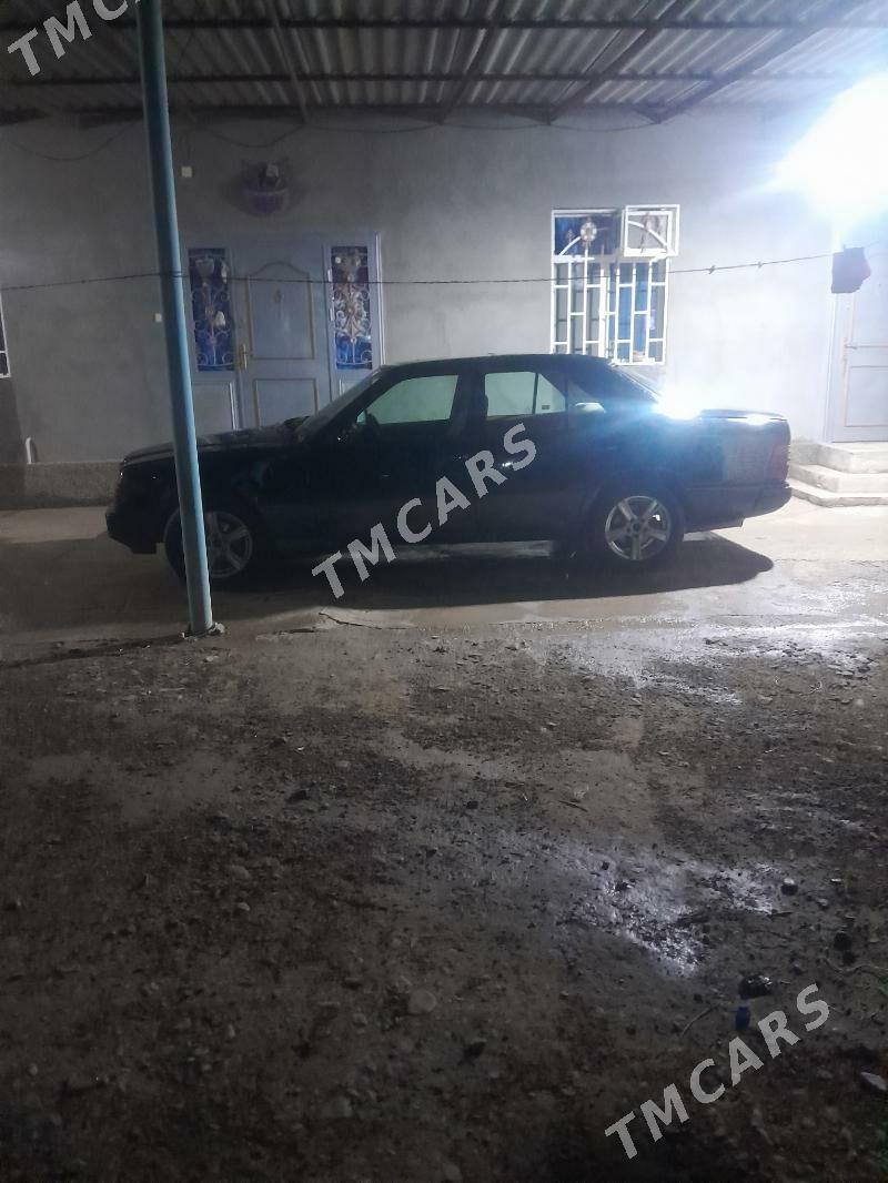 Mercedes-Benz C300 1989 - 20 000 TMT - Бабадайхан - img 2