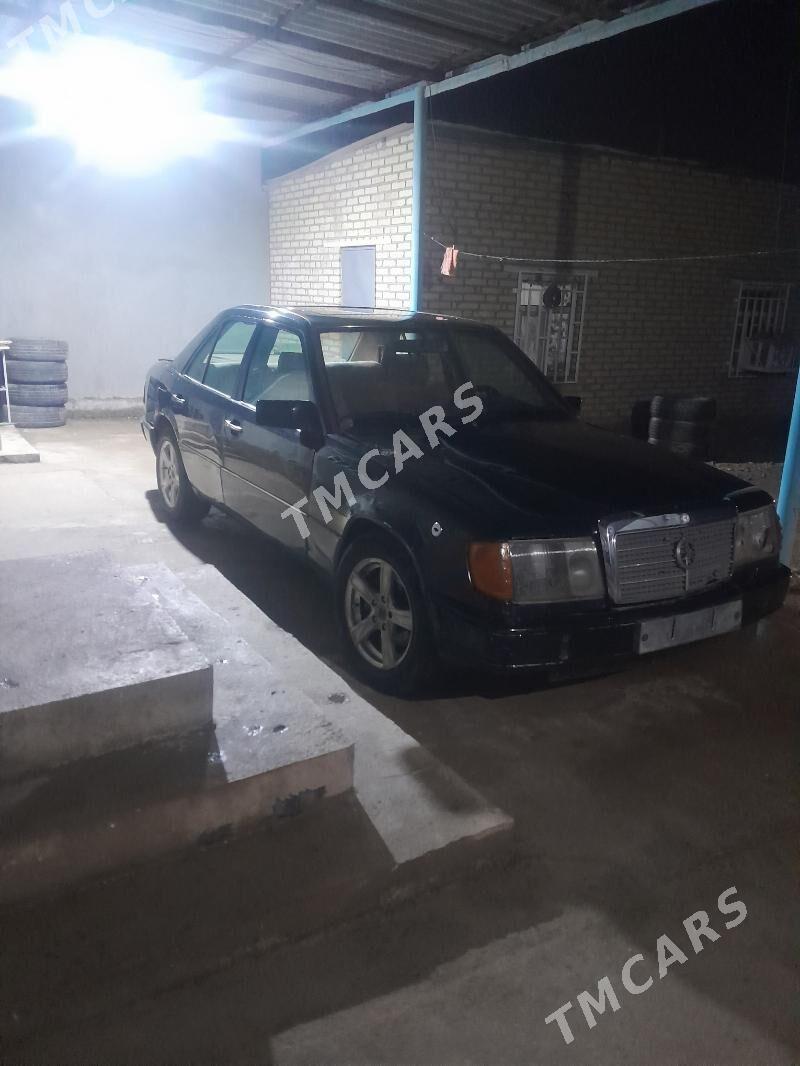 Mercedes-Benz C300 1989 - 20 000 TMT - Бабадайхан - img 3