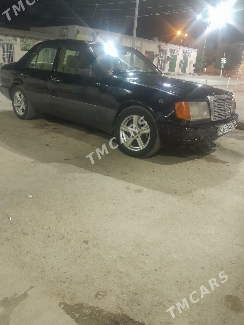 Mercedes-Benz C300 1989 - 20 000 TMT - Бабадайхан - img 7