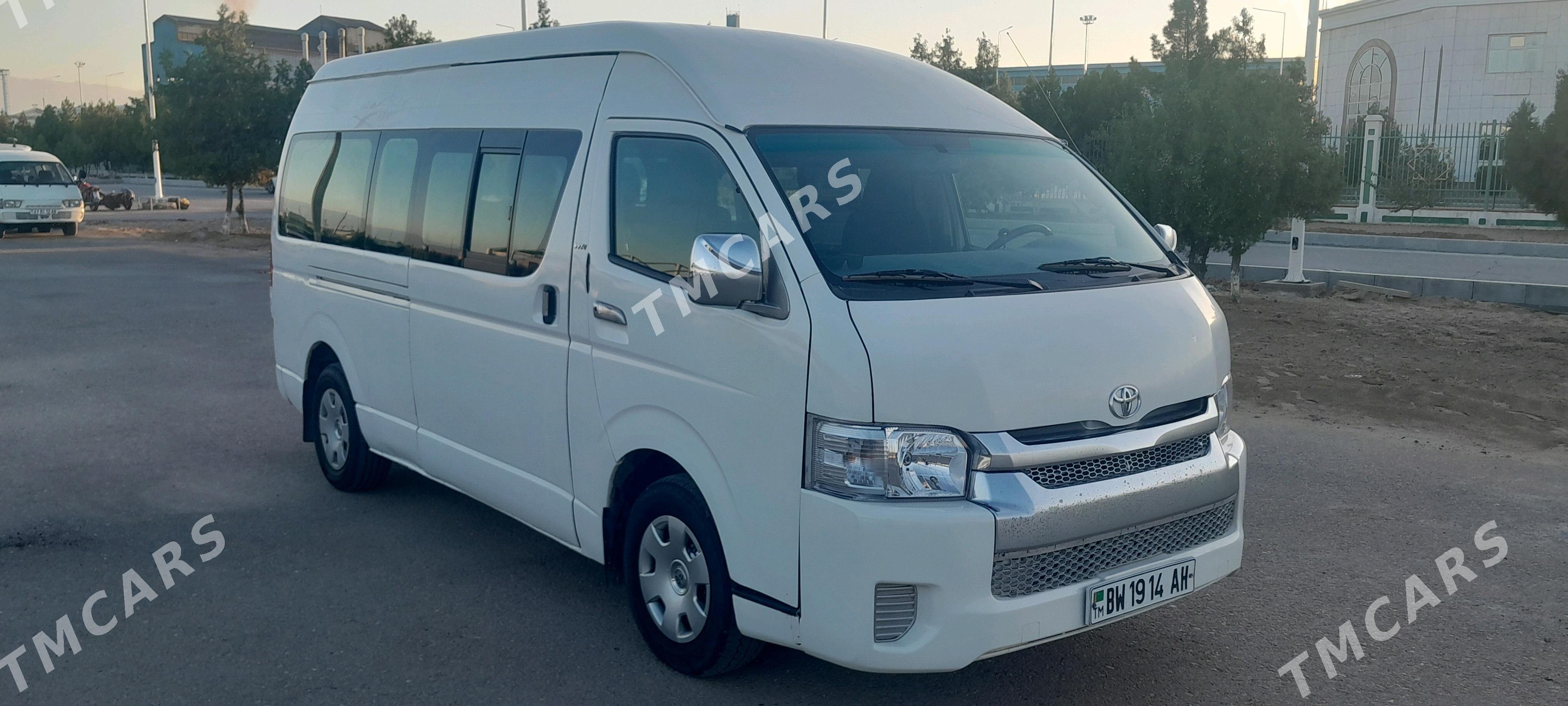 Toyota Hiace 2005 - 215 000 TMT - Ак-Бугдайский этрап - img 3