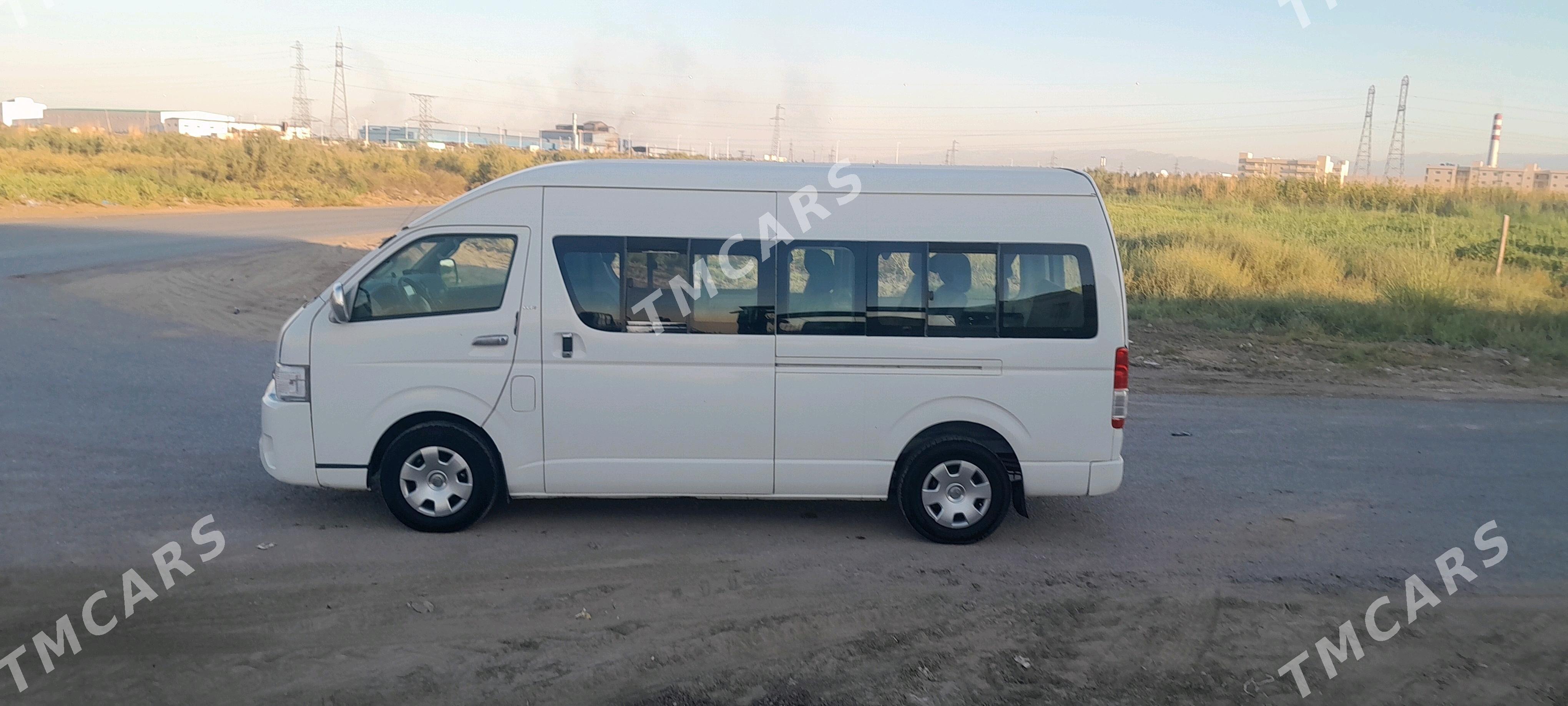 Toyota Hiace 2005 - 215 000 TMT - Ак-Бугдайский этрап - img 4