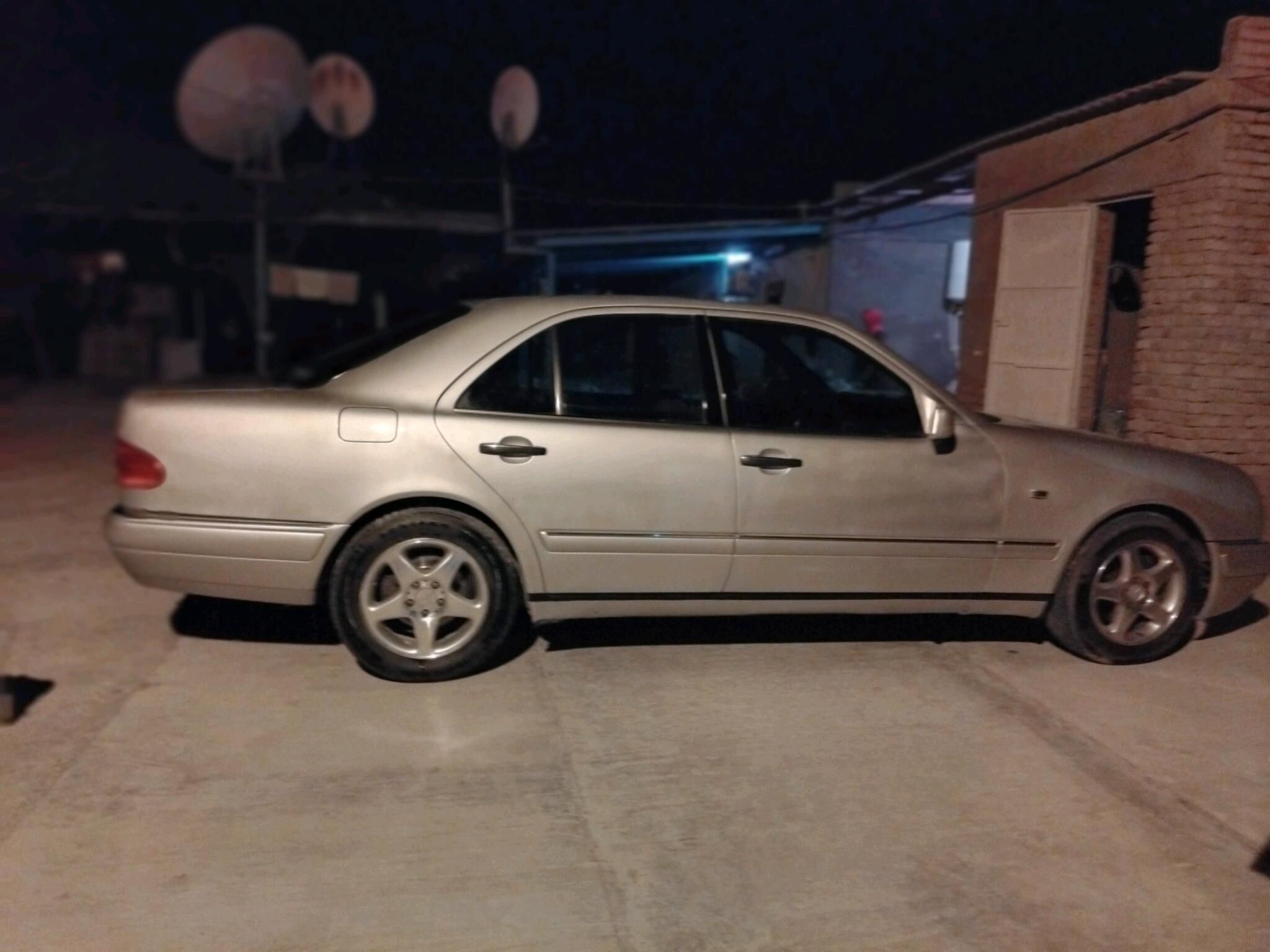 Mercedes-Benz E320 1997 - 75 000 TMT - Кака - img 6