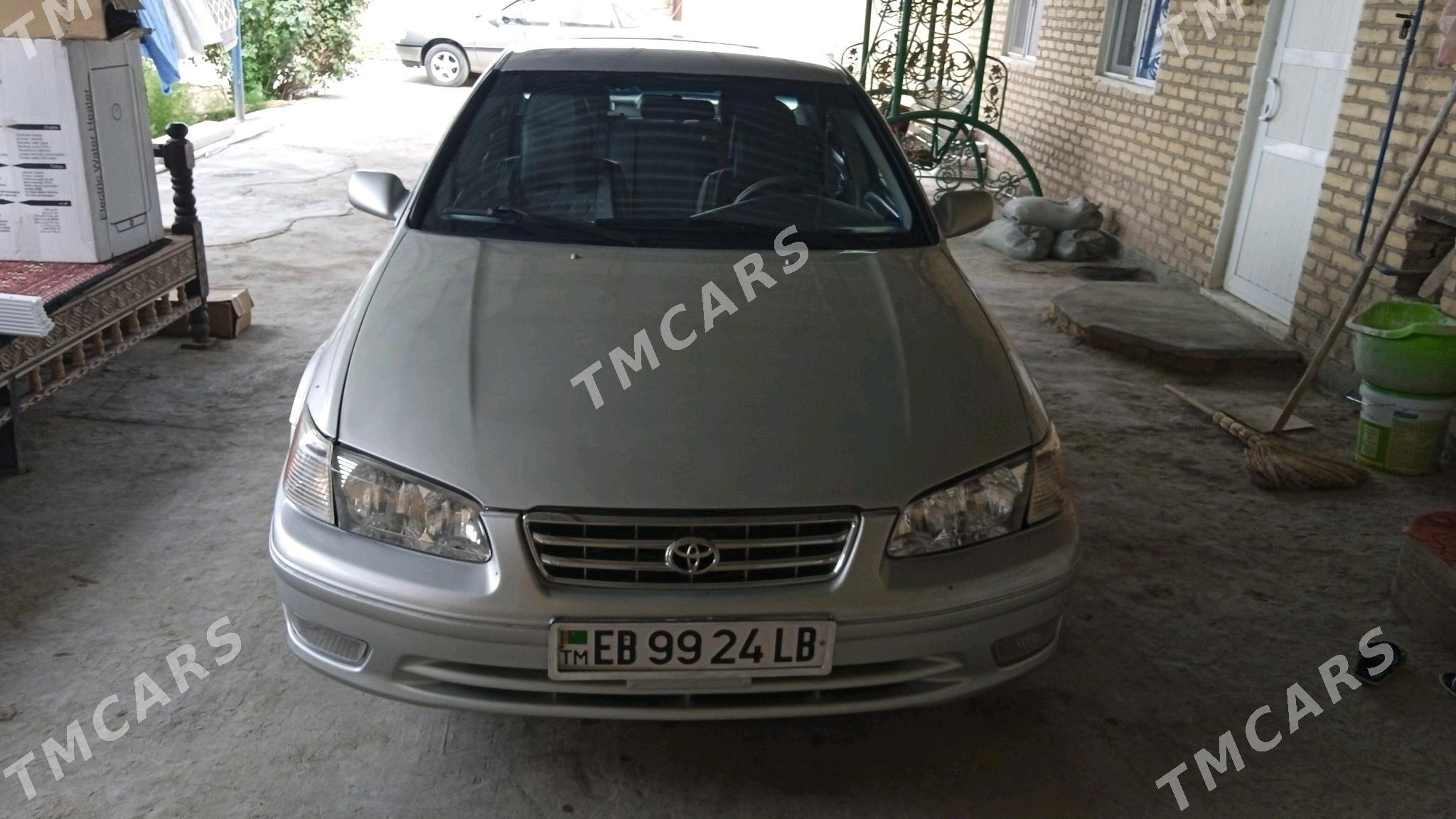 Toyota Camry 2000 - 140 000 TMT - Saýat - img 5