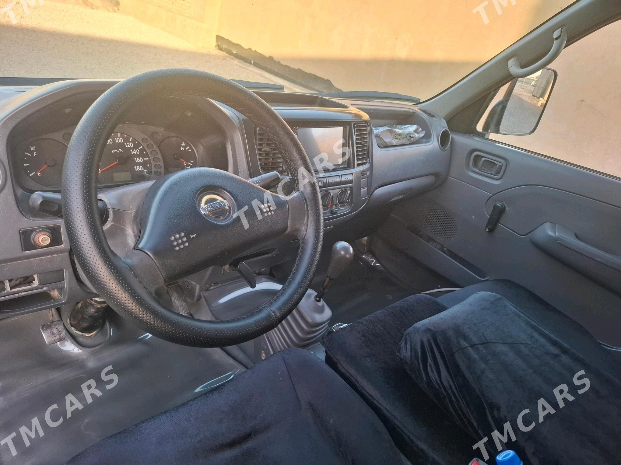 Nissan Urvan 2007 - 125 000 TMT - Кака - img 4