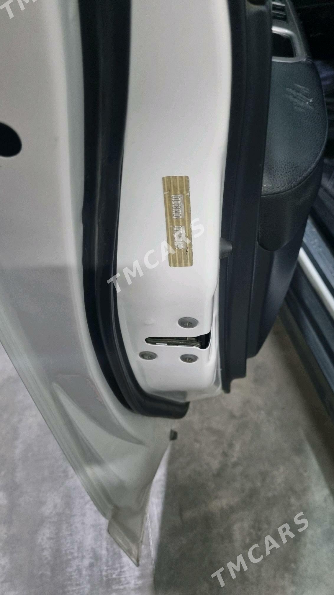 Nissan Versa 2012 - 130 000 TMT - Ак-Бугдайский этрап - img 8