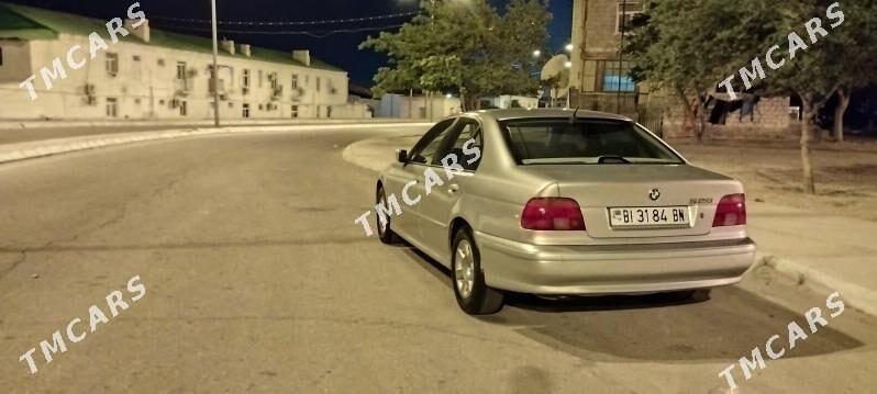 BMW E39 2000 - 100 000 TMT - Туркменбаши - img 3